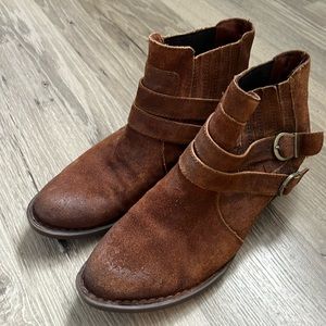Born Suede boots